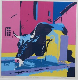 Marco Kooiman - Cow drinking at fountain - 80 x 78 cm - Zeefdruk op papier